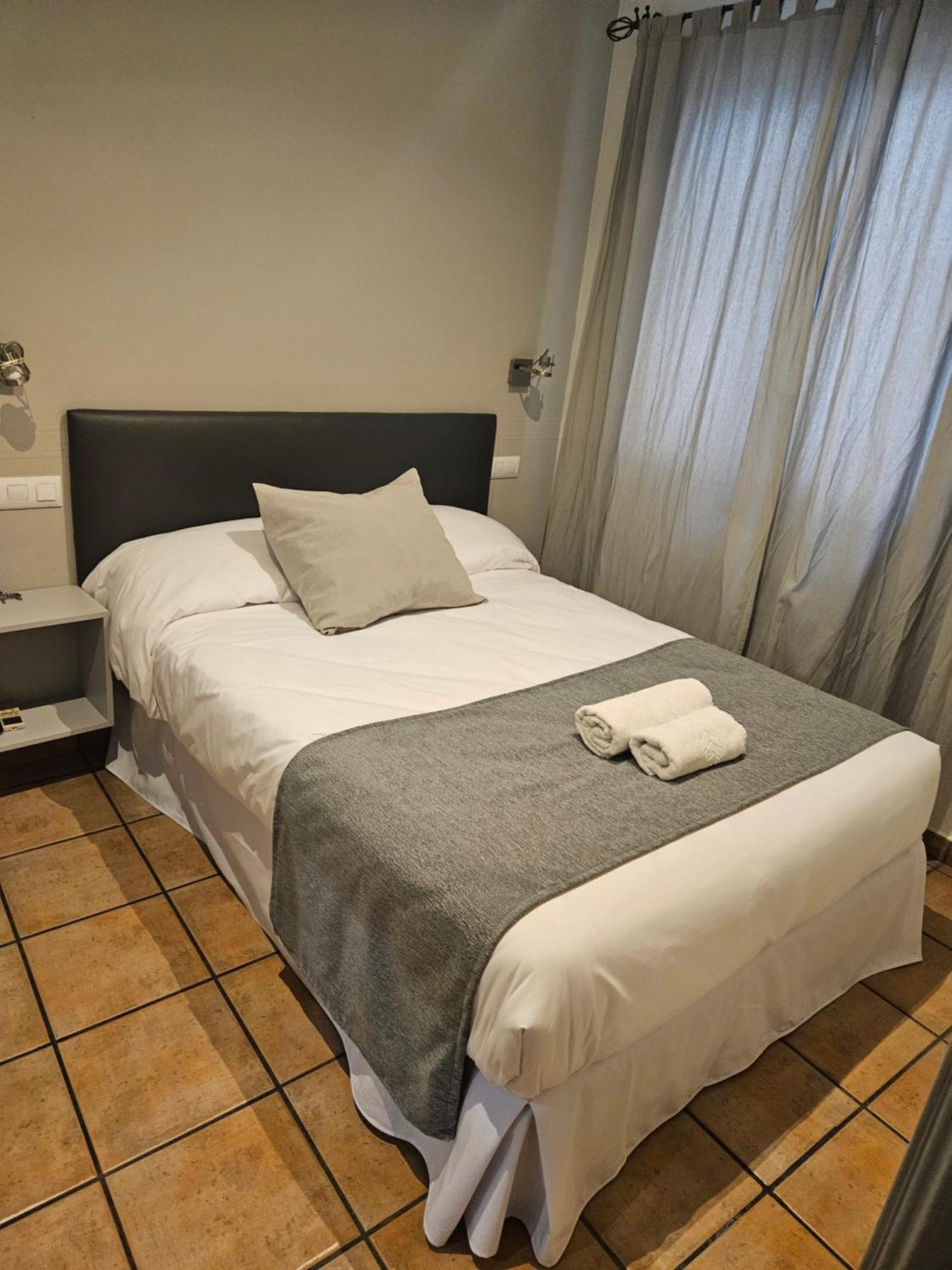 Hostal La Campana Toledo Ngoại thất bức ảnh