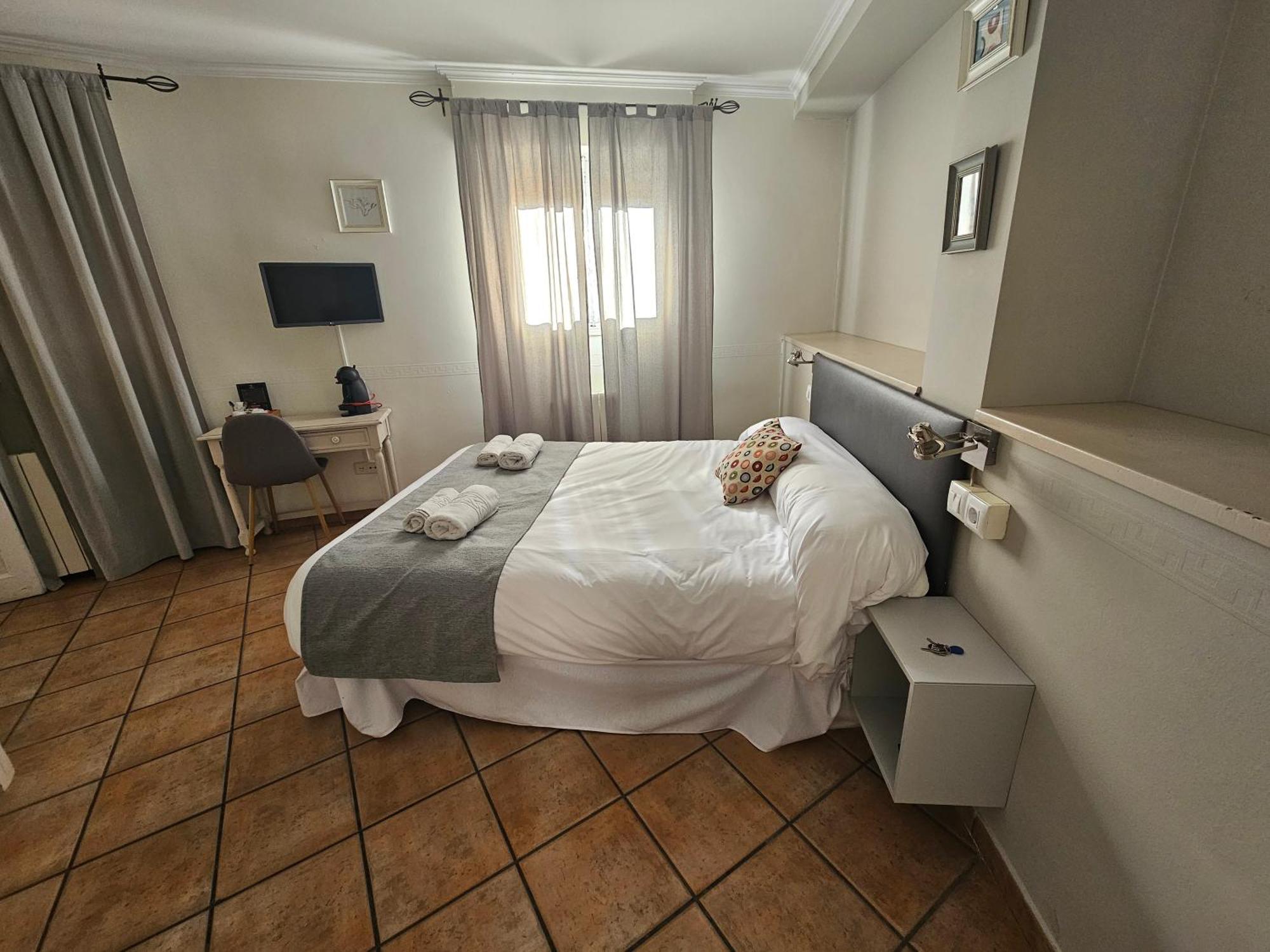 Hostal La Campana Toledo Ngoại thất bức ảnh