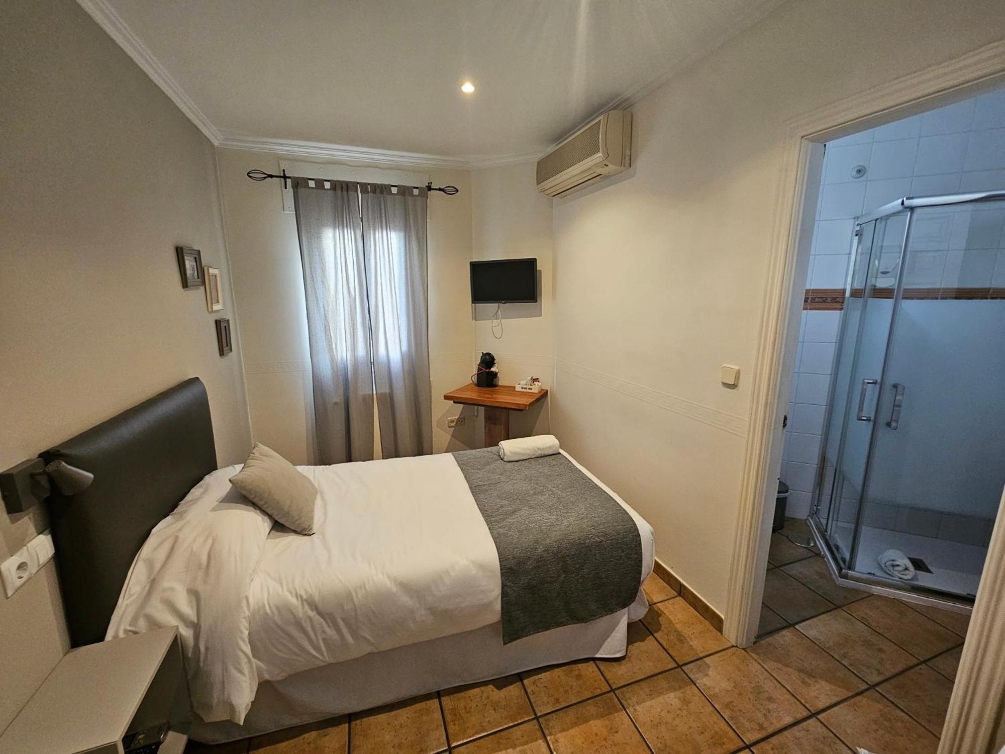 Hostal La Campana Toledo Ngoại thất bức ảnh